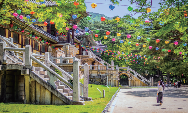 연화교와 칠보교, 청운교와 백운교의 여름풍경	(사진=김진섭 건축사)