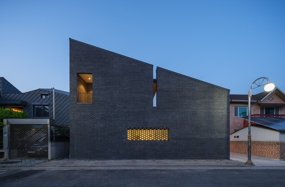 2024 광주광역시 건축상 주거부문 우수상 ‘장덕동 1231’(설계=허만수 건축사·사계절프로젝트 건축사사무소, 사진=김용성)