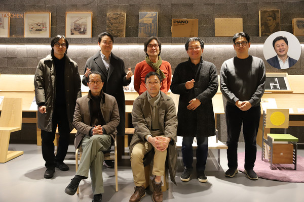 '생각을 앉힌 의자’ 전시에 참여한 김성우, 박정연, 김동희, 이재혁, 최성호, 오신욱, 허길수, 장영철 건축사(상단 좌측부터 시계방향) (사진=김성우 건축사)