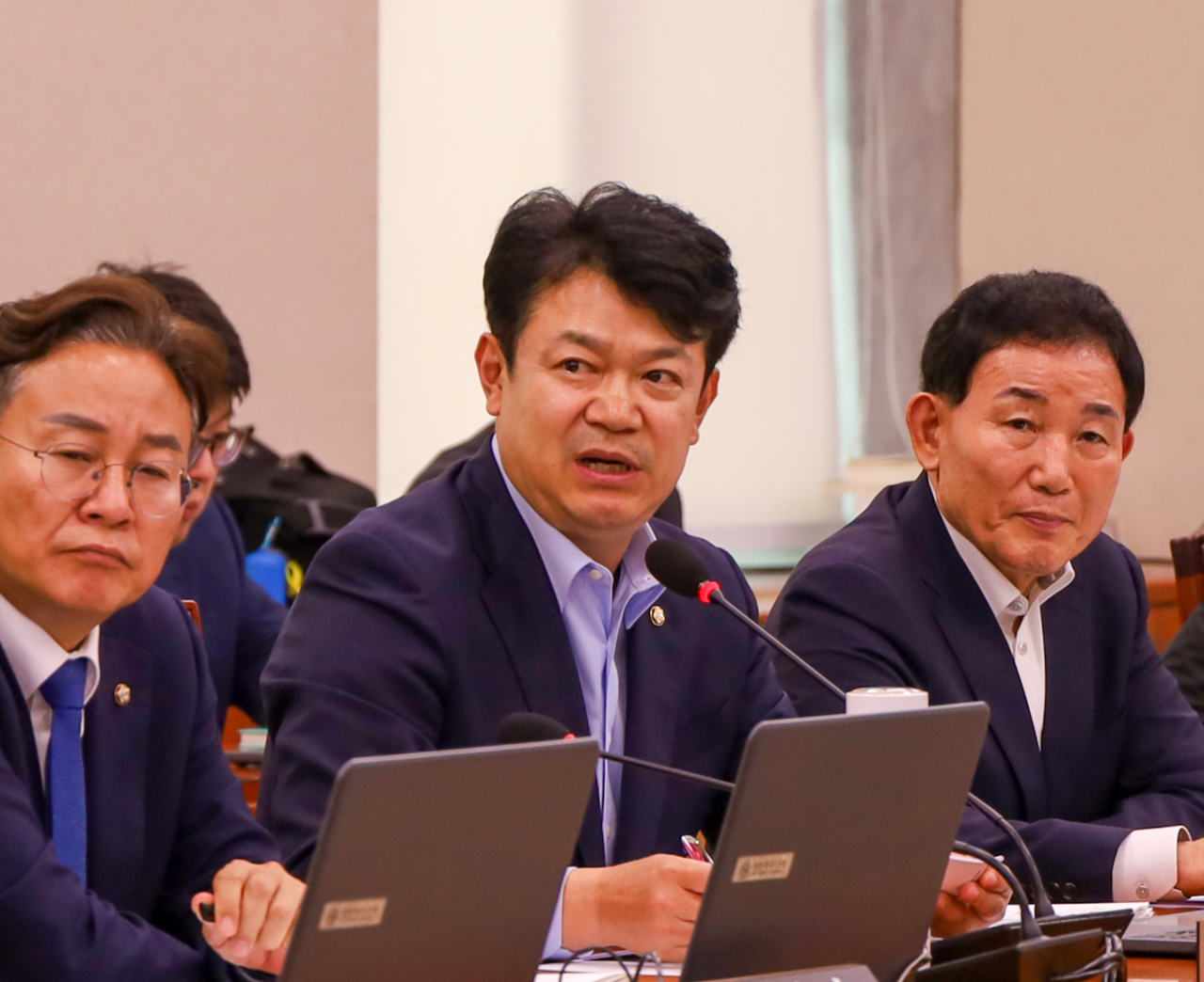 2024년 7월 복기왕 의원이 국회 국토교통위원회 전체회의에서 국토교통부 업무보고를 받고 정부의 전세사기 대책 등에 대하여 질의하고 있다. (사진=복기왕 국회의원실)