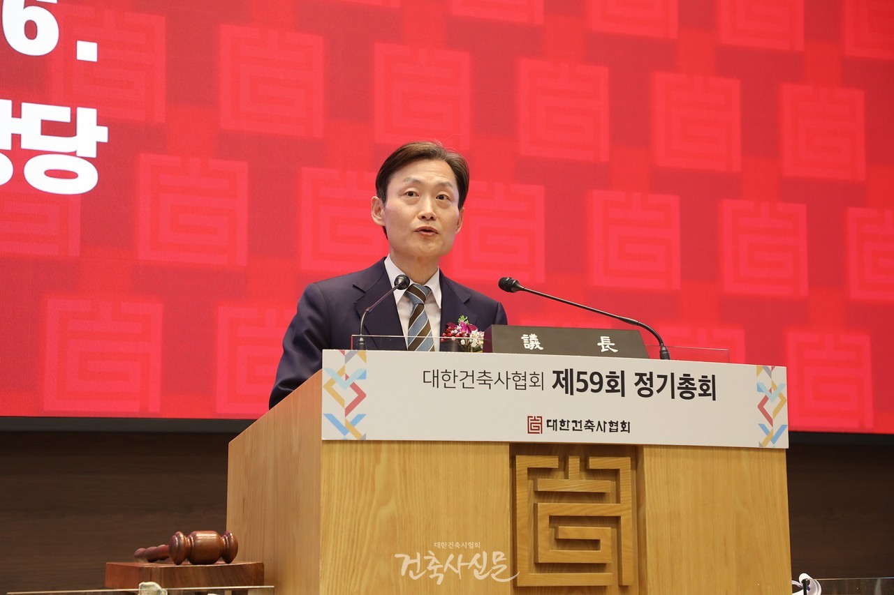 장우철 국토교통부 건축정책관이 대한건축사협회 제59회 정기총회에서 축사를 하고 있다. (사진=대한건축사협회 건축사신문)