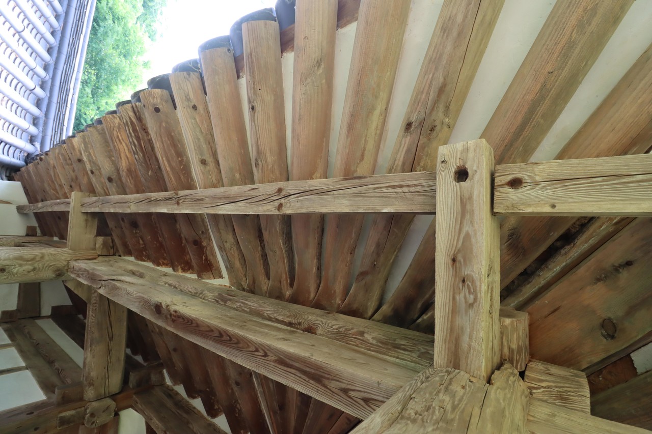 누정 마루칸의 처마 부분 부재 모습(사진=주.일진건축사사무소)