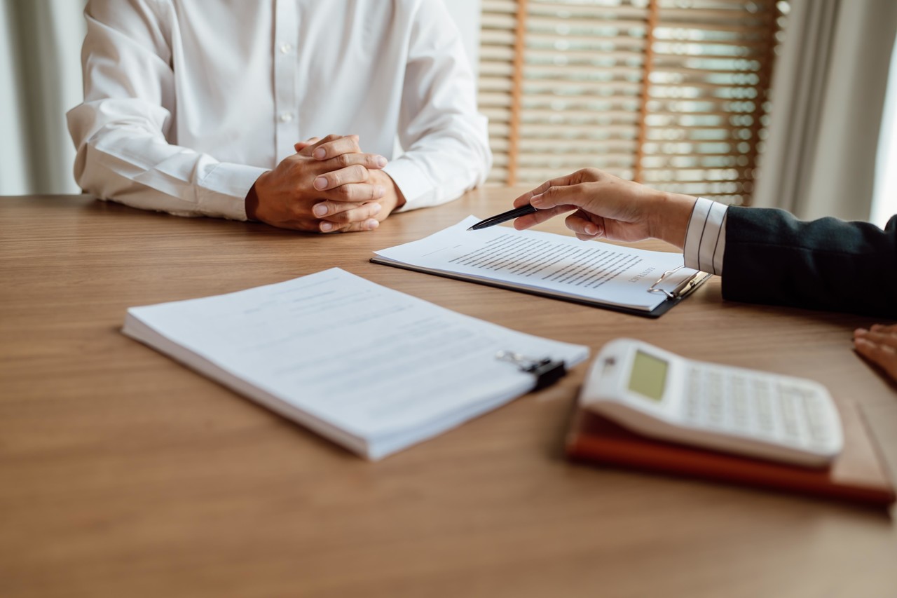 계약 체결 시 과업 범위, 대금 정산 기준 등을 명확히 문서화하는 것이 분쟁 예방의 핵심이다. (사진=shutterstock)