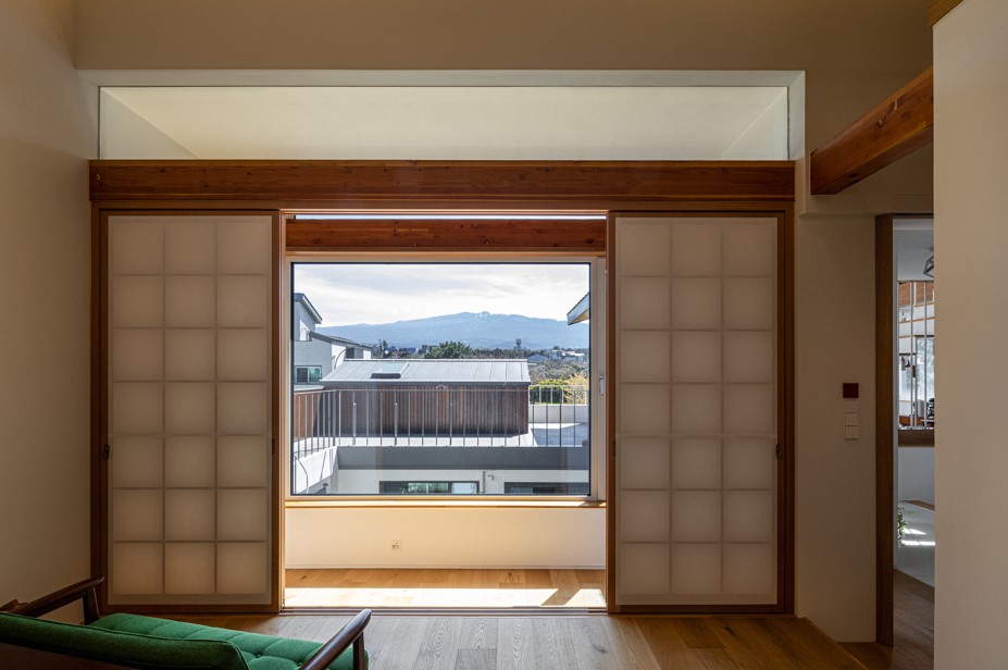 2024 제주건축문화대상 본상 수상작 ‘미로헌’(설계=양수민 건축사·건축사사무소 무이원, 사진=Texture on texture)