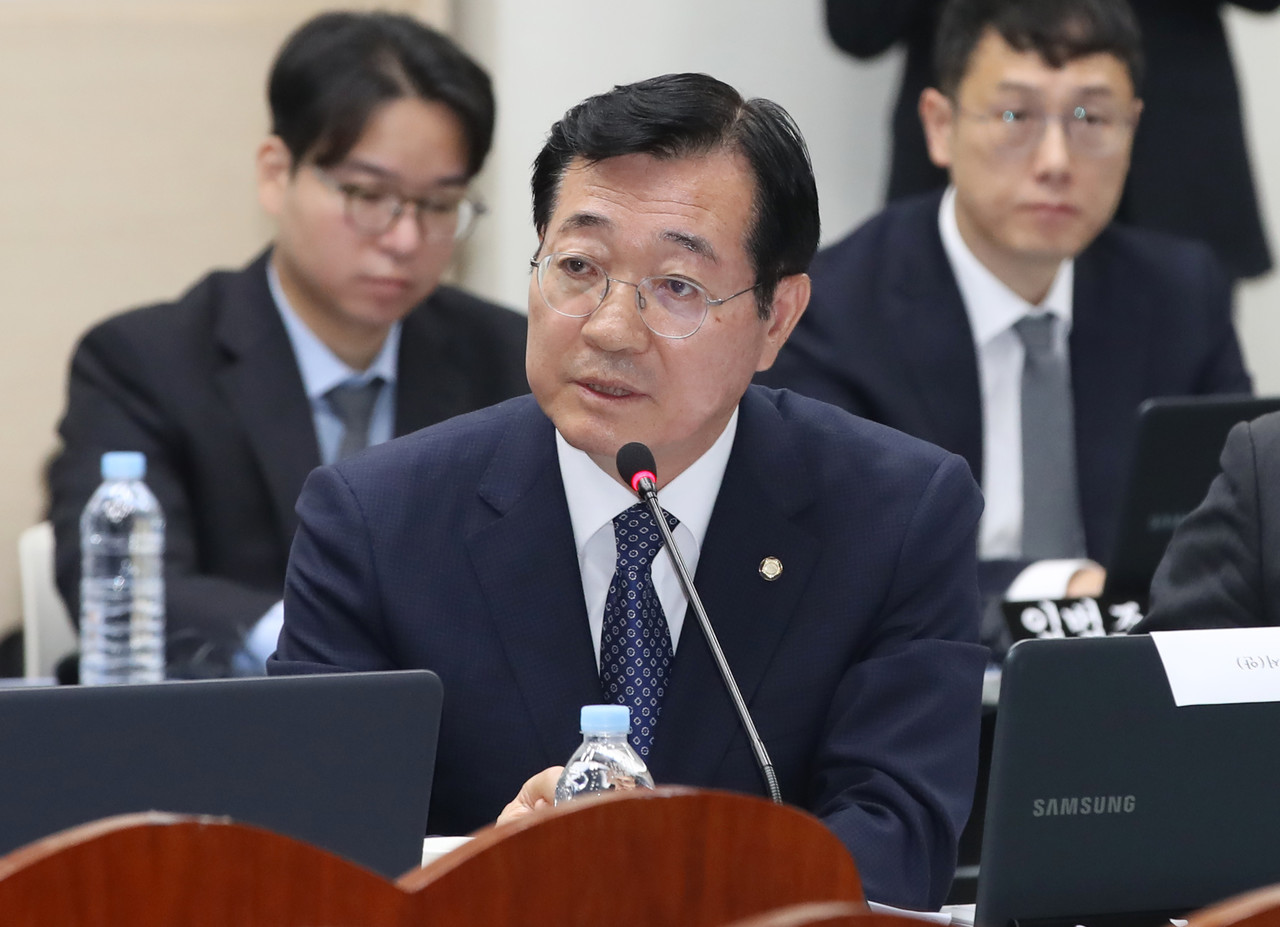 지난해 10월 14일 오전, 부산 연제구 부산시청에서 열린 국회 국토교통위원회의 부산시 국정감사에서 국회 국토교통위원회 민홍철 의원이 질의하고 있다. (사진=뉴스1)