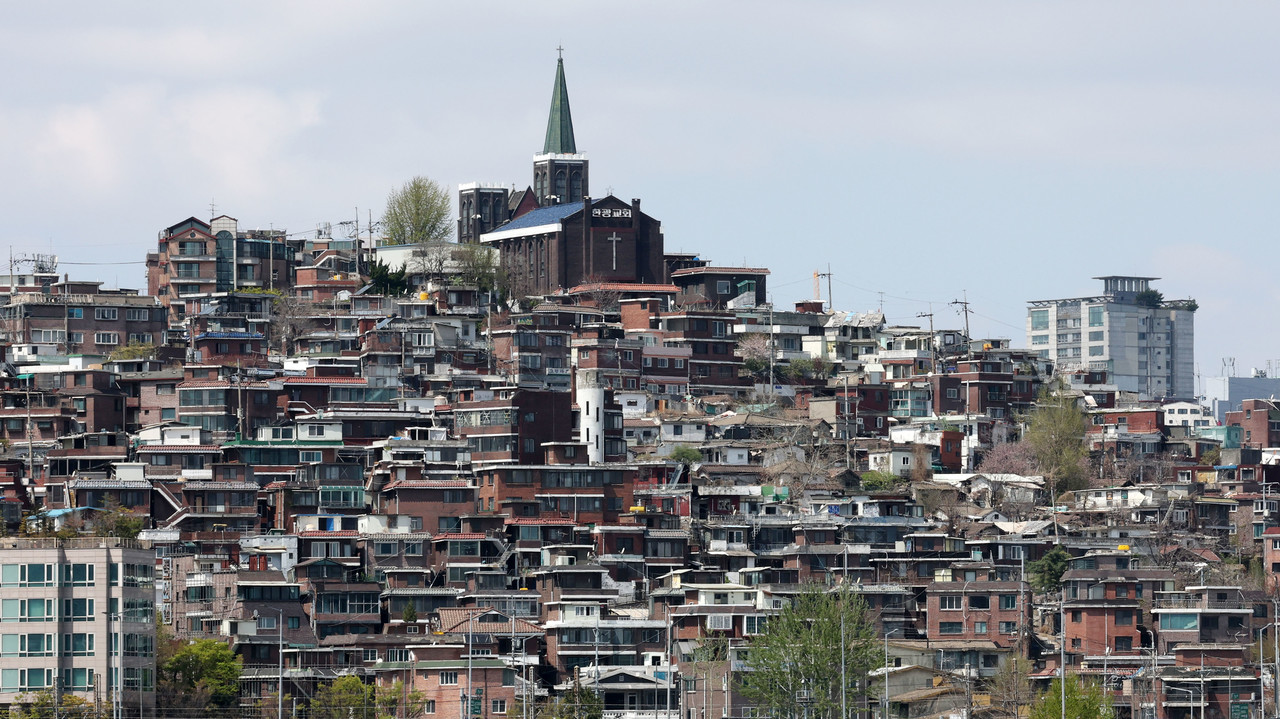 국토교통부와 서울시는 강남·서초·송파·용산 전역을 토지거래허가구역으로 지정하고, 실거주 의무 기준과 입주권 허가 여부 등을 규정한 업무처리기준을 마련했다. 사진은 서울 용산구 한남3구역 모습. (사진=뉴스1)