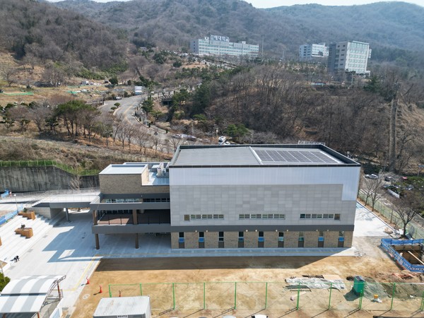 김해 영운중학교 다목적 강당 및 역도 훈련장(사진=어반차 건축사사무소)