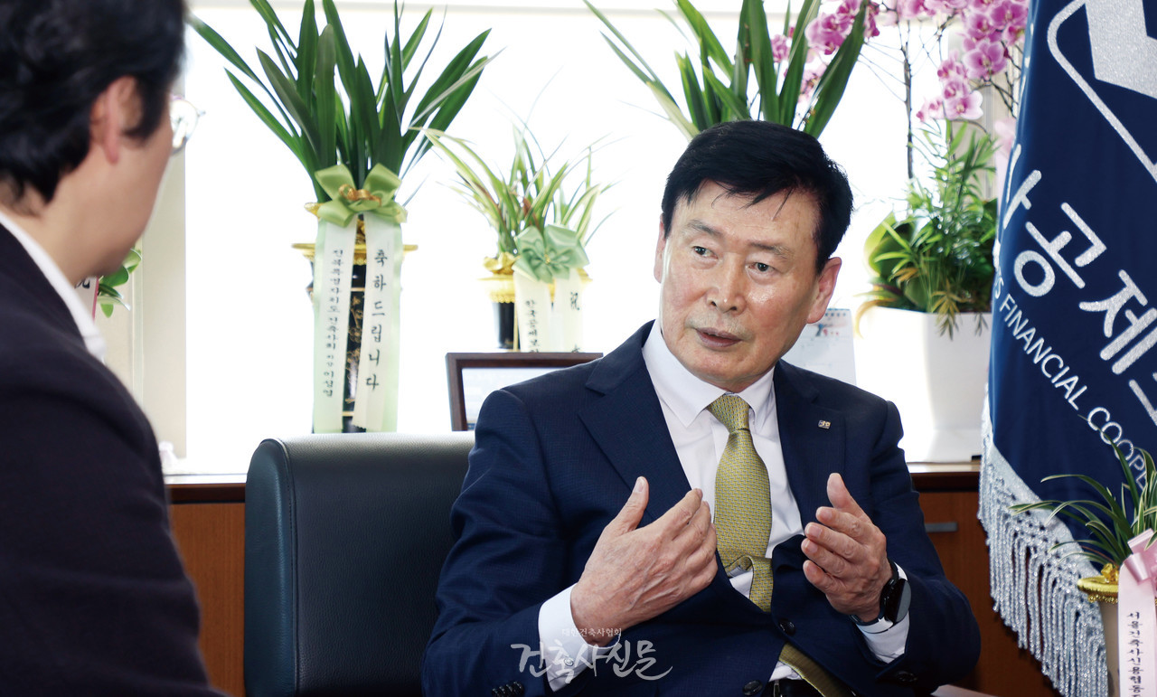 신우식 건축사공제조합 이사장이 향후 조합 운영 방향과 중장기 과제에 대해 설명하고 있다. (사진=대한건축사협회 건축사신문)