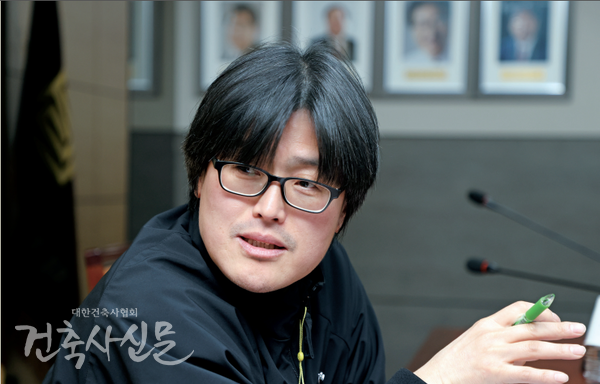 '퇴계동 행정복지센터'를 설계한 장인수 건축사(장인수건축사사무소)