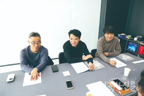 지난 4월 9일, '양녕 청년주택'을 설계한 세 건축사를 직접 만나 이야기를 들어봤다. 왼쪽부터 (주)플로 건축사사무소 오진국 건축사, 최재원 건축사, (주)스튜디오짓 건축사사무소 최준원 건축사.