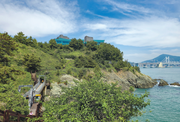 해안 산책로와 부산 블루코스트 (사진=김진섭 건축사)