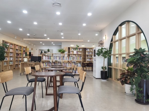 생애 첫 완성작이 된 ‘작은도서관 리모델링 프로젝트’ (사진=조이앤포 건축사사무소)