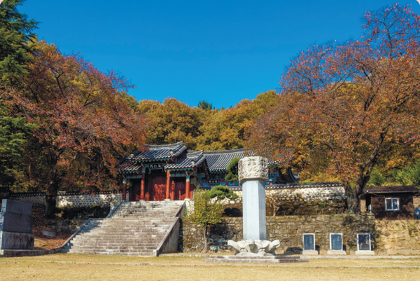 내삼문(성인문)과 숭정사. (사진=김진섭 건축사)