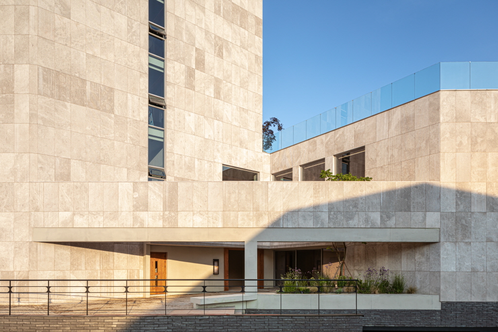 2024 부산다운건축상 금상 수상작 ‘이제호텔’(설계=신주영 건축사·건축사사무소 엠오씨, 사진=텍스처온텍스처)