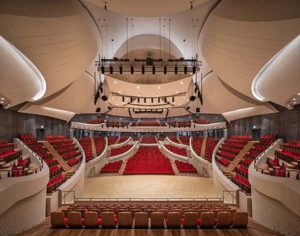 부산콘서트홀 (설계=오호근 건축사·(주)종합건축사사무소 디자인캠프문박디엠피, 사진=윤준환)