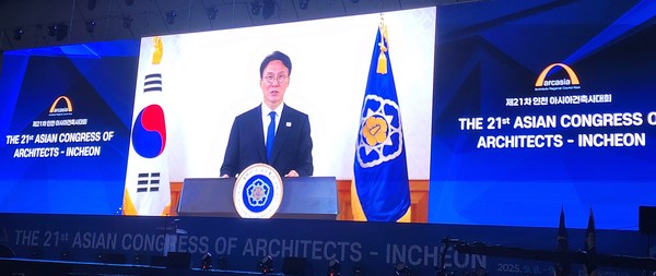 김민석 국무총리가 인천 아시아건축사대회 개막을 축하했다. (사진=대한건축사협회 건축사신문)