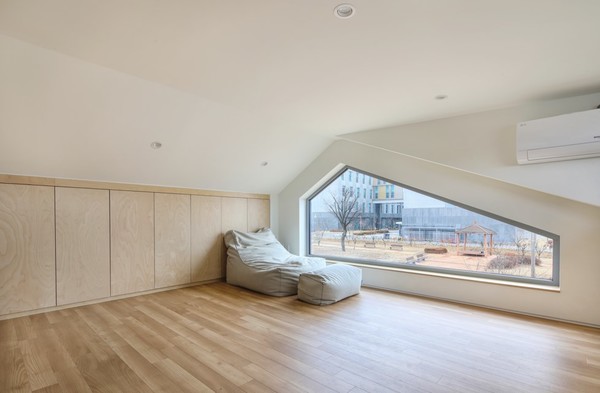 여름방학 다락  (설계=이정욱 건축사·지점토 건축사사무소, 사진=변종석)