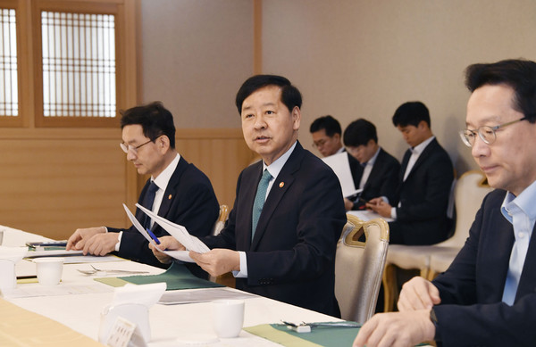 구윤철 경제부총리 겸 기획재정부 장관이 10월 15일 오전 서울 종로구 정부서울청사에서 열린 '부동산관계장관회의'에서 모두발언을 하고 있다. (사진=뉴스1)