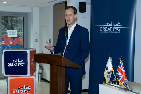 토니 클렘슨 주한영국대사관 산업통상부 상무참사관의 발언이 이어지고 있다. (사진=영국대사관 산업통상부)