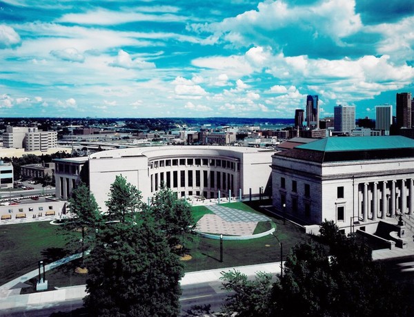 미네소타 주 대법원·고등법원. 법원의 기능을 극대화하기 위해 고건축과 현대건축을 융합시킨 이 작품은, 음양의 기법을 설계에 적용해 설계공모에서 당선됐다. (설계·사진=PDI디자인그룹)  