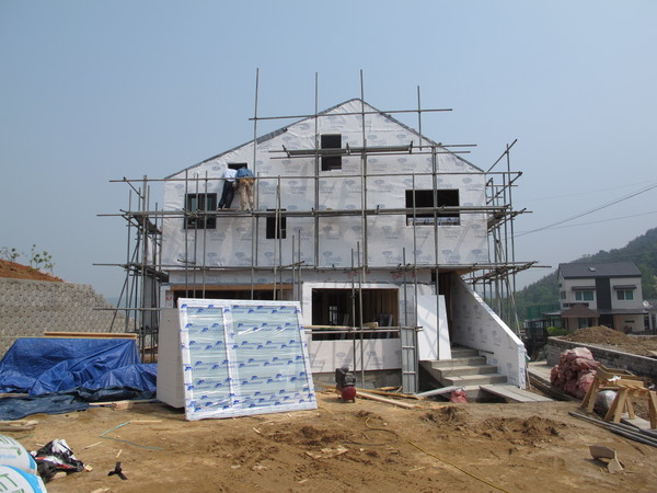 투습방수지 설치가 완료된 모습(사진=주. 에이디모베 건축사사무소)