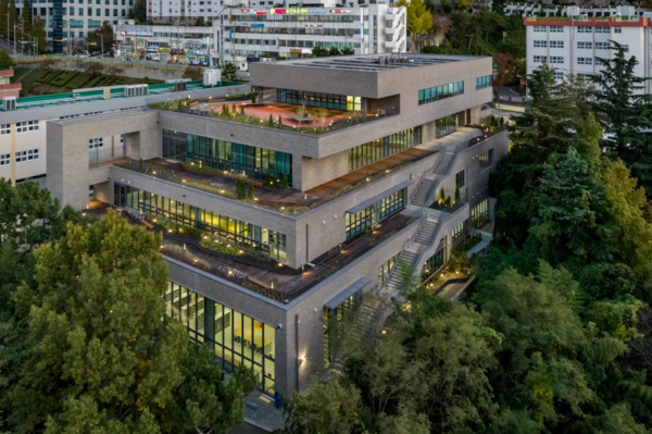 주례열린도서관 (설계=정대교 건축사·자인건축사사무소, 이동규·Studio BA, 사진=국토교통부)