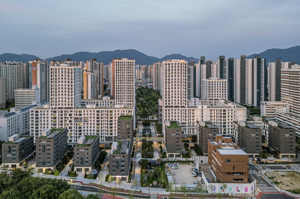 e편한세상 고덕 어반브릿지 (설계=조주환 건축사·(주)시아플랜 건축사사무소, 전이서 건축사·㈜전아키텍츠건축사사무소, 사진=국토교통부)