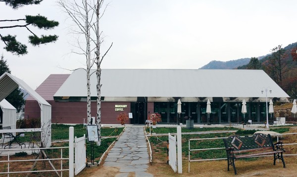 마호가니 카페 강화점 (설계·사진=김정숙 건축사·인하공업전문대학교 홍덕기 교수, (주)이드 건축사사무소)