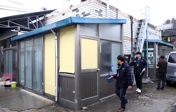 무단 용도변경 등 위반건축물의 사전 예방이 중요해지고 있다. 사진은 한 지자체의 위반건축물 조사 현장.(사진=뉴스1)