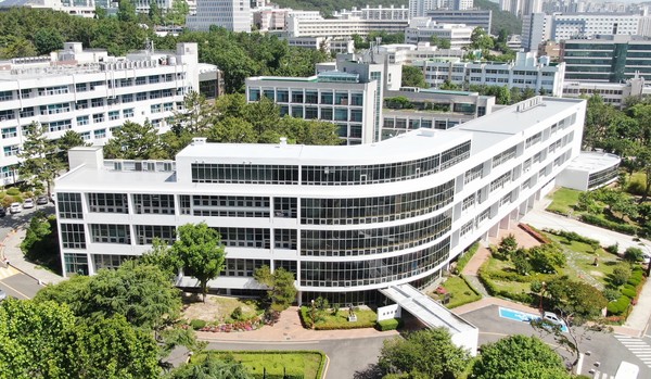부산대학교 구 본관(설계=김중업 건축사, 사진=국가유산청)